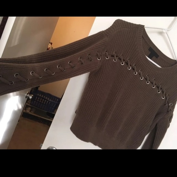 Trendy Lace-up Cropped Sweater. - Picture 2 of 5
